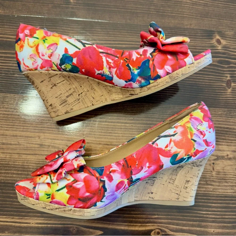 Dexflex Comfort Floral Peep Toe Wedges with Bow Size 6.5‎ Wide EUC